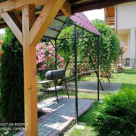 Апартаменти З Двома Спальнями І Кухнею Jaremtsche Exterior foto