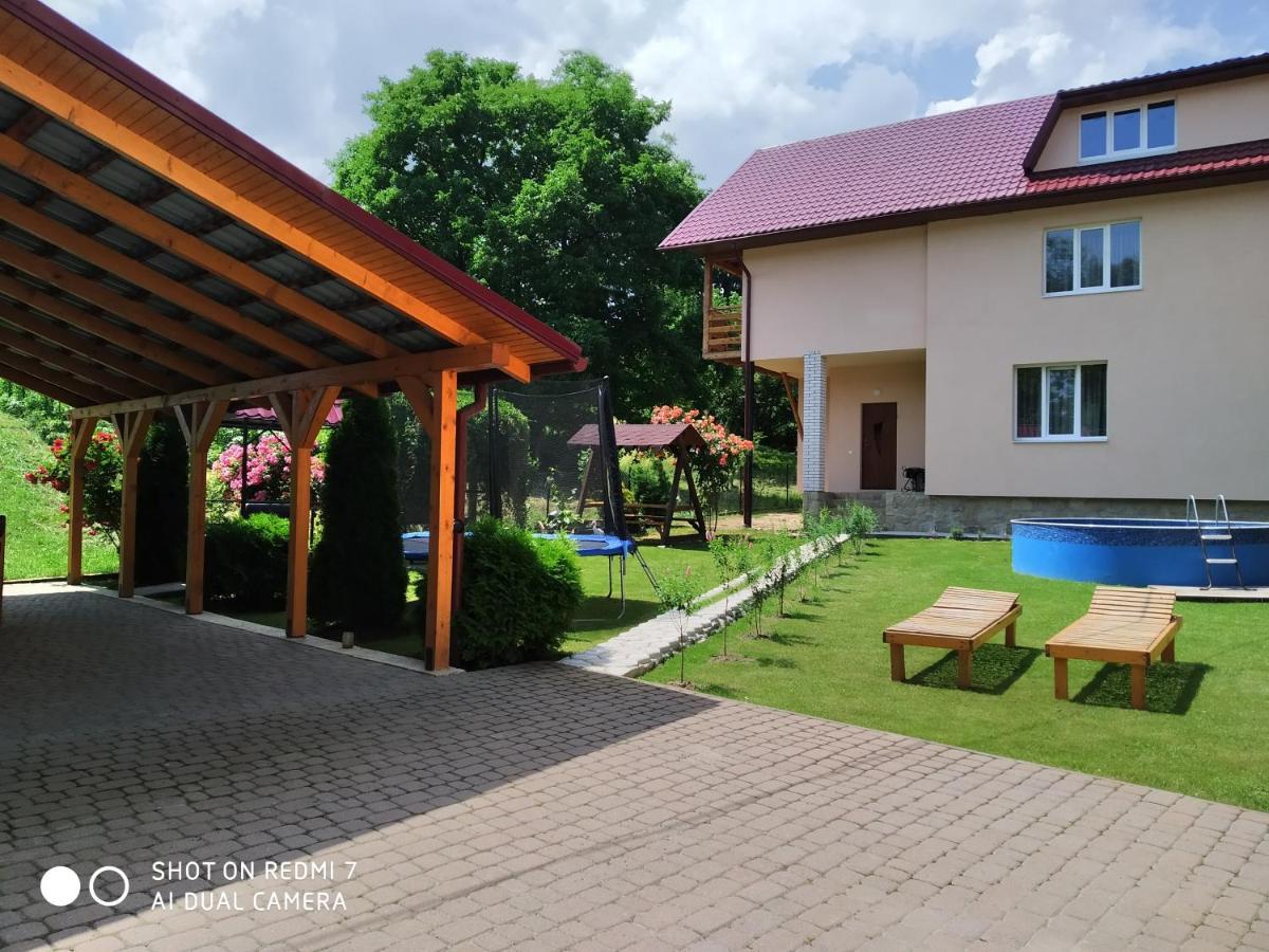 Апартаменти З Двома Спальнями І Кухнею Jaremtsche Exterior foto